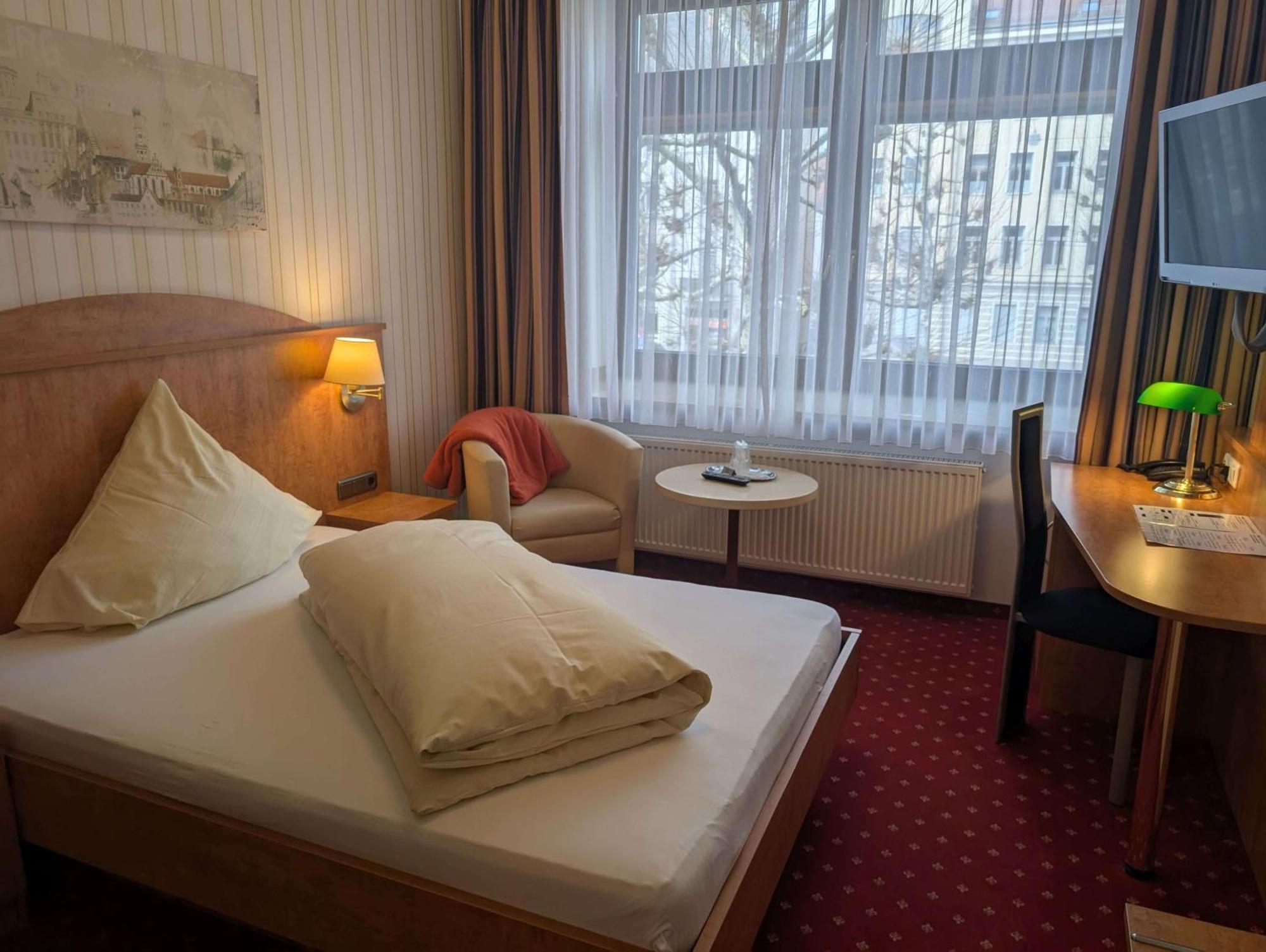 Stadthotel Аугсбург Экстерьер фото
